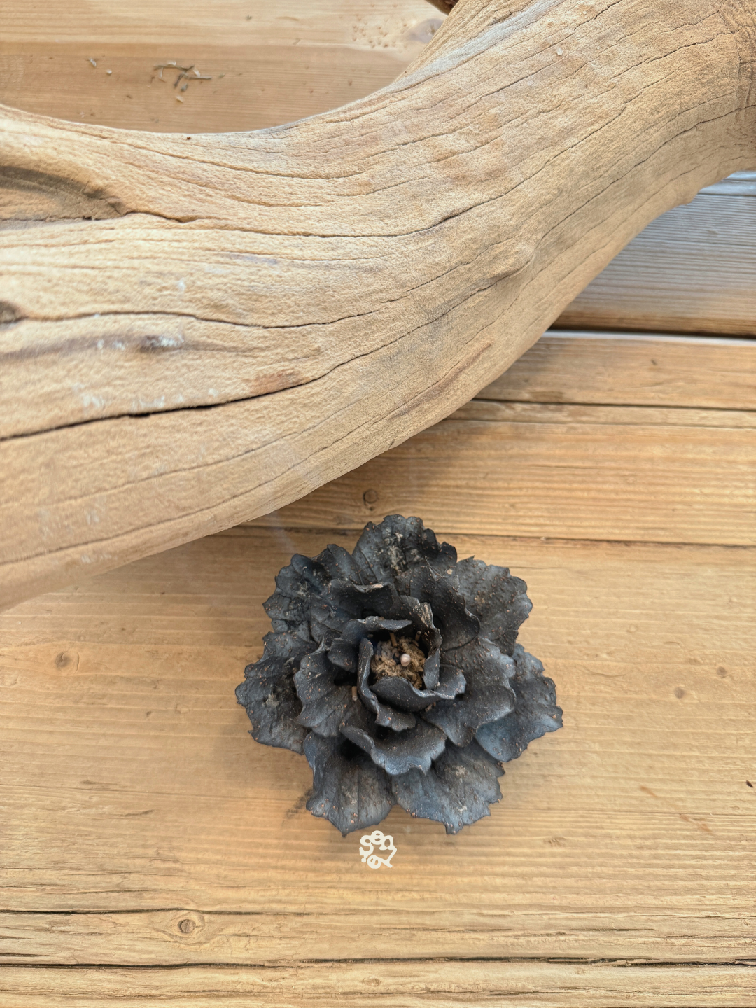 Noir Petal Incense Holder — L